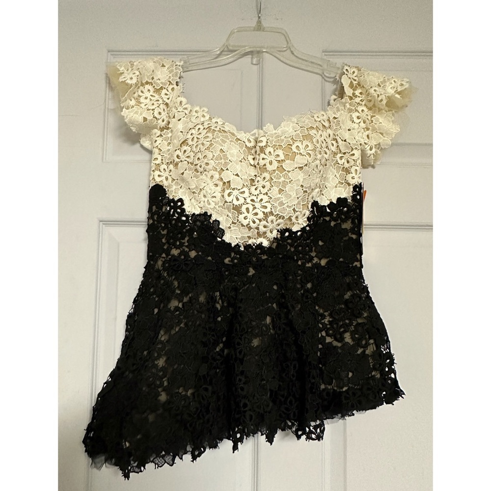 NWT RENE RUIZ TWO PIECE SET - LACE DETAILING - Picture 6 of 10